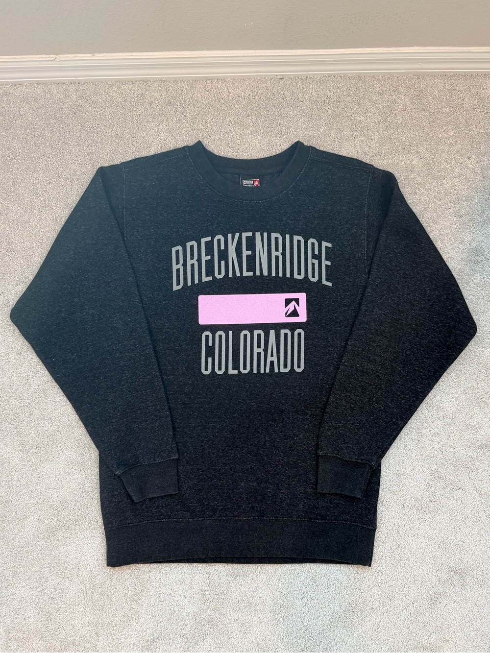 Breckenridge Colorado Black Crewneck Sweatshirt with Pink Graphic, size M